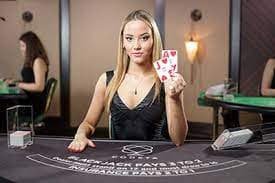 Antarmuka Speed Baccarat ggbet menampilkan dealer langsung, panel taruhan, dan riwayat tangan baccarat